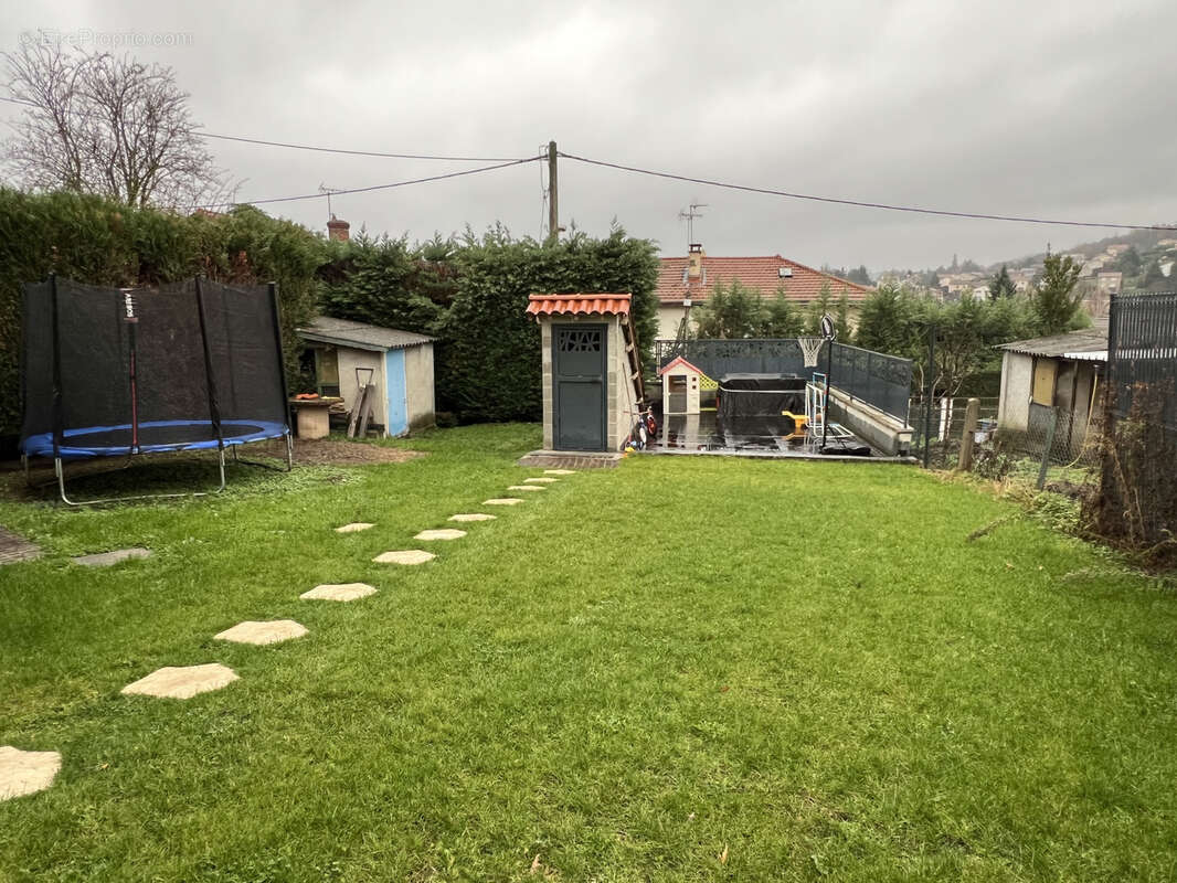 Maison à LE CHAMBON-FEUGEROLLES