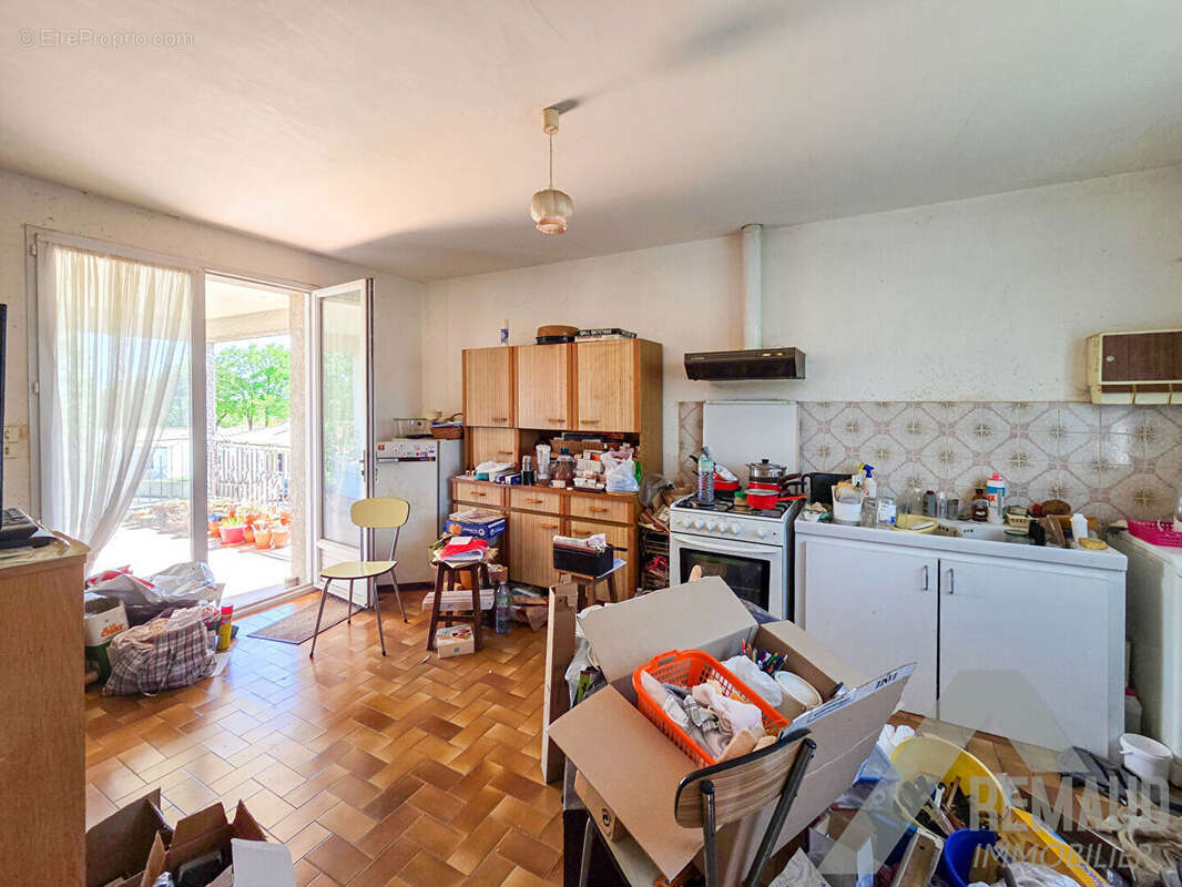 Maison à BEAULIEU-SOUS-LA-ROCHE