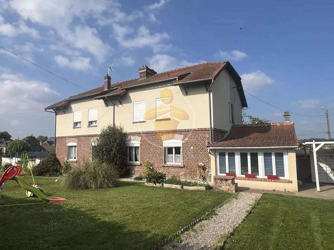 Maison à CHARMES