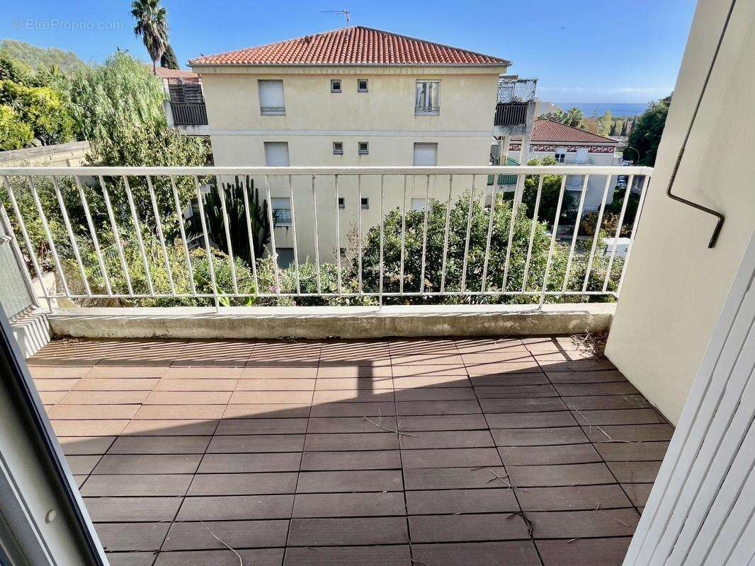 3 Pièces traversant avec balcon aperçu mer – Quartier Lanterne / Avenue des Mandariniers – Nice Ouest - photo 3