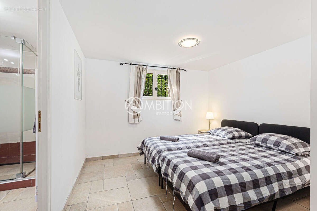 Maison à LES ISSAMBRES