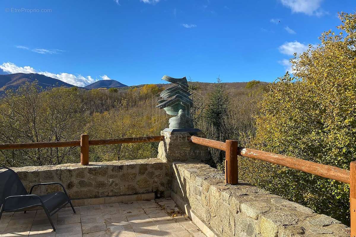 Maison à SAINT-LAURENT-DE-CERDANS