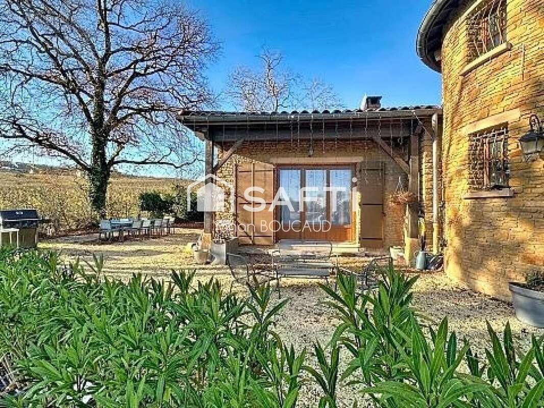 Maison 258 m² à Salles-Arbuissonnas-En-Beaujolais  - photo 2