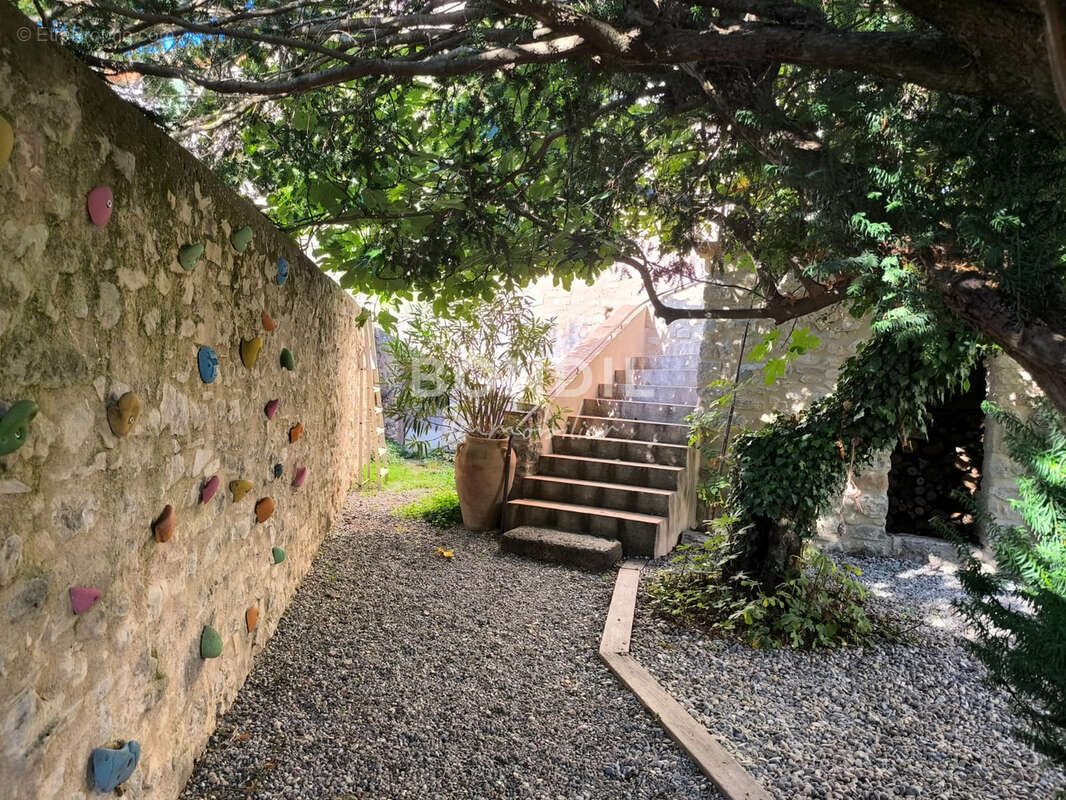 Maison à LA BASTIDE-DES-JOURDANS