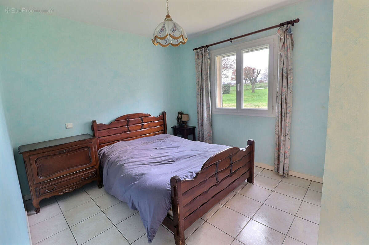 Maison à BAGNAC-SUR-CELE