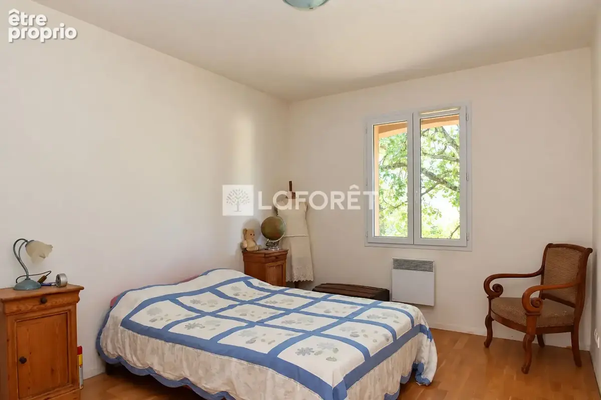 Maison Bagnols En Foret 4 pièces de 103 m2 sur terrain 2000m2 - photo 2