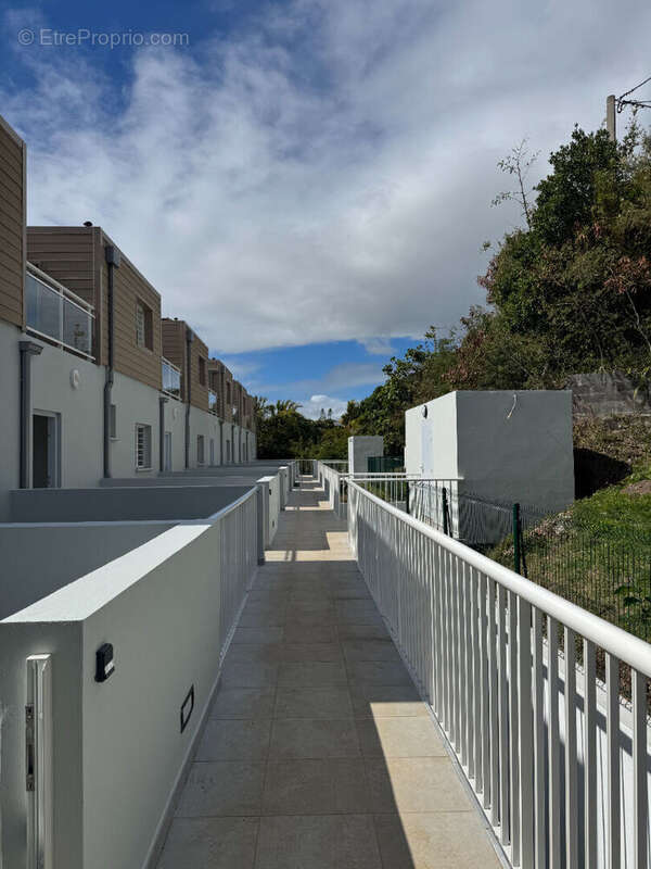 A VENDRE - Bellepierre - Appartement T4 neuf de 173 m2 de surface totale dans une copropriété de standing - photo 19