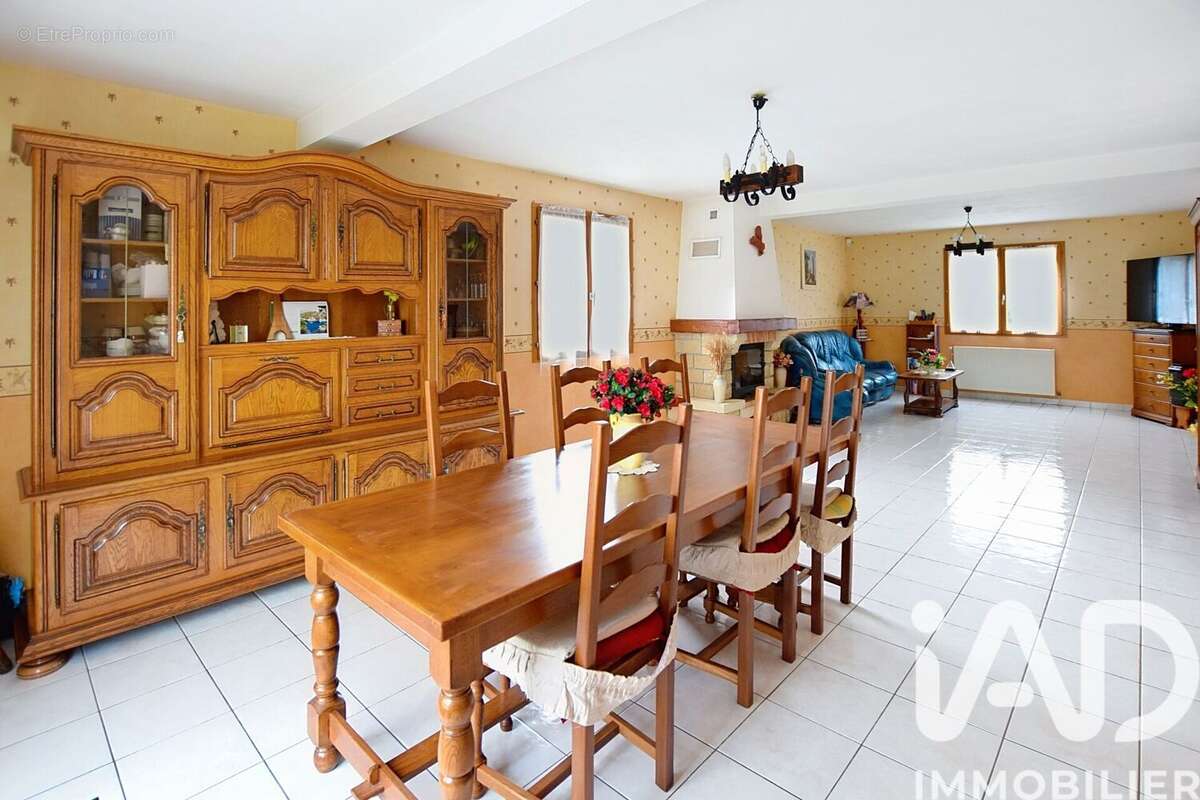 Photo 3 - Maison à CRECY-LA-CHAPELLE