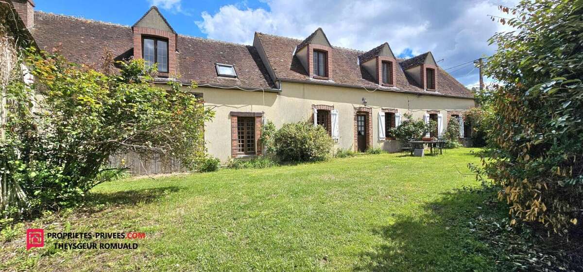 Maison à EGREVILLE