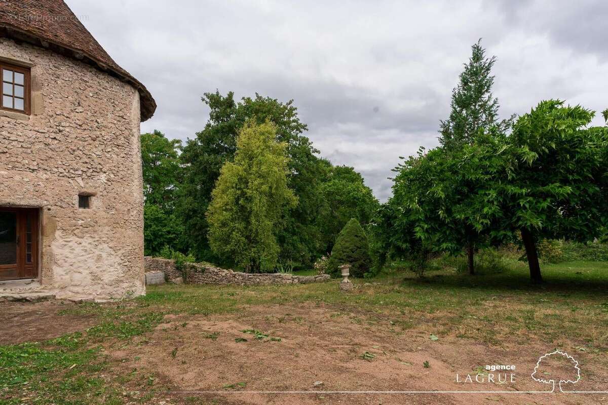   - Maison à CHAVROCHES