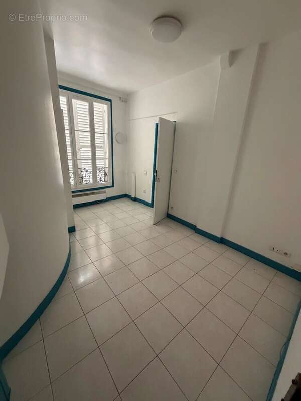 PARIS 6ᵉ – RUE DE RENNES – Un petit appartement qui a tout d'un grand ! - photo 9
