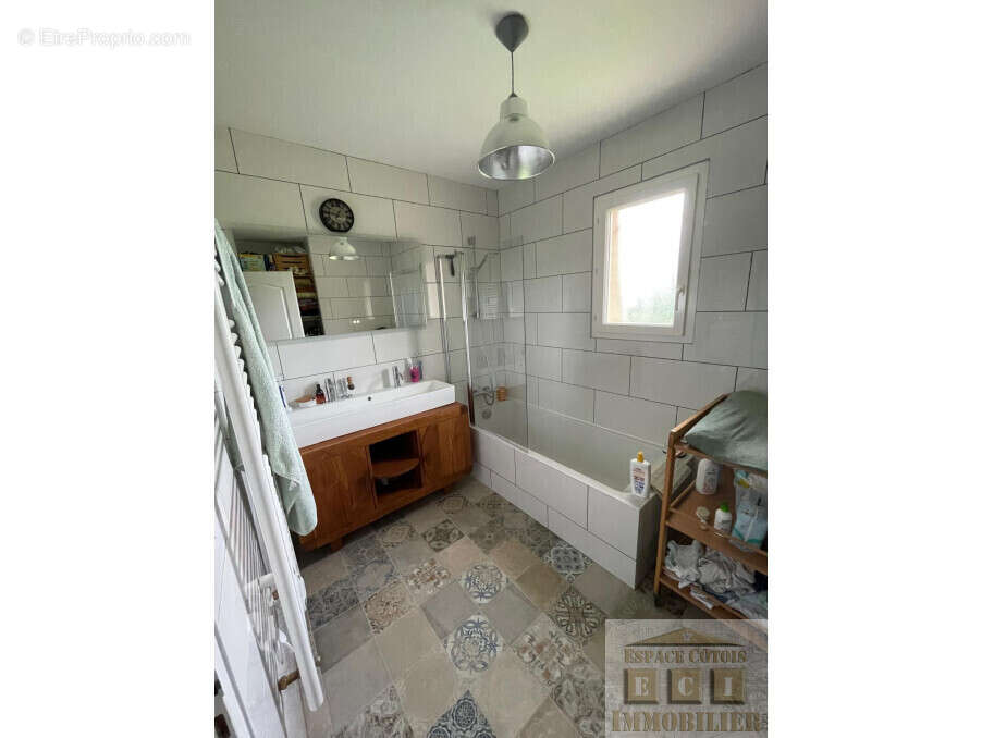 Maison à SAINT-SIMEON-DE-BRESSIEUX