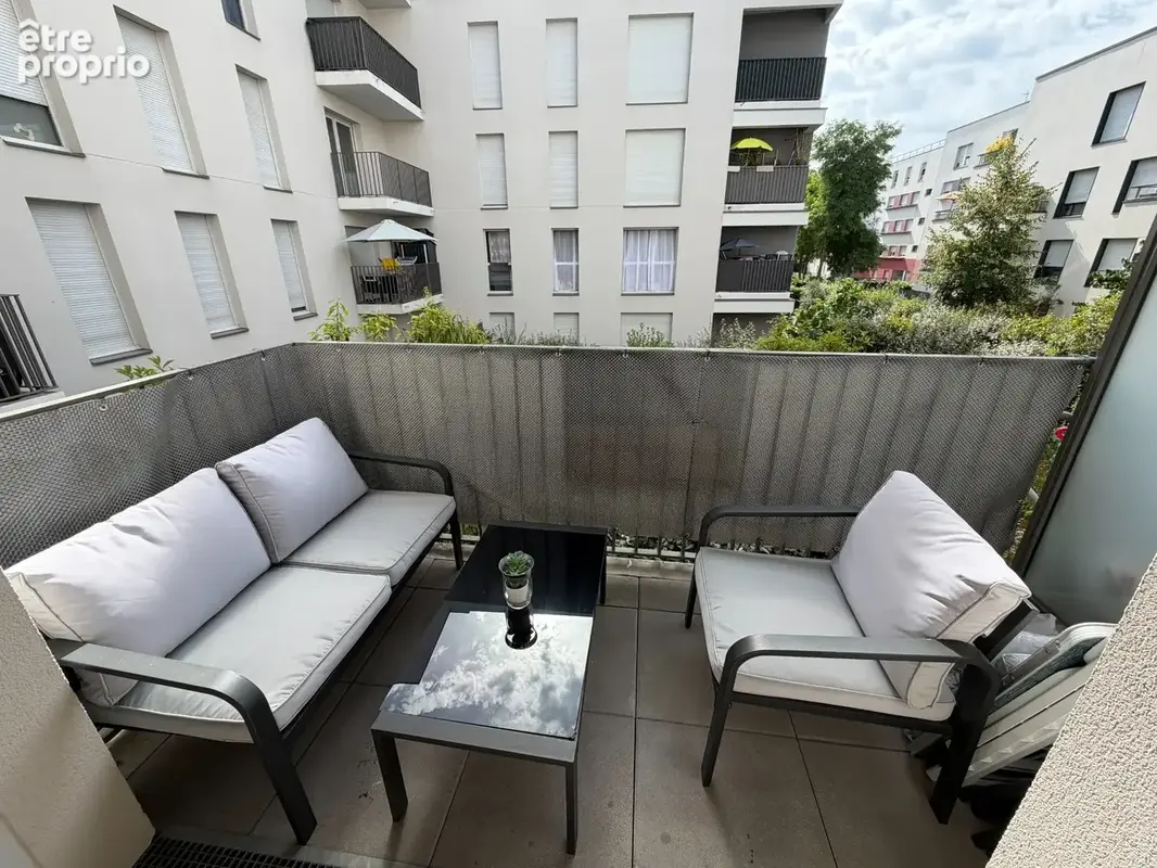 EXCLUSIVITÉ – Appartement récent, balcon, parking et gare à pied : un 2 pièces prêt à vivre ! - photo 9