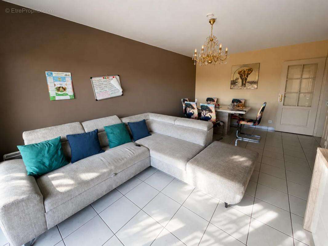 Appartement de 4 pièces de 84 m² à Beaumont-sur-Oise - photo 2