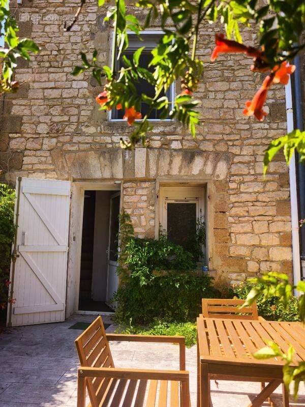 Vedène: Charmante maison de ville rénovée avec cour privative - photo 4