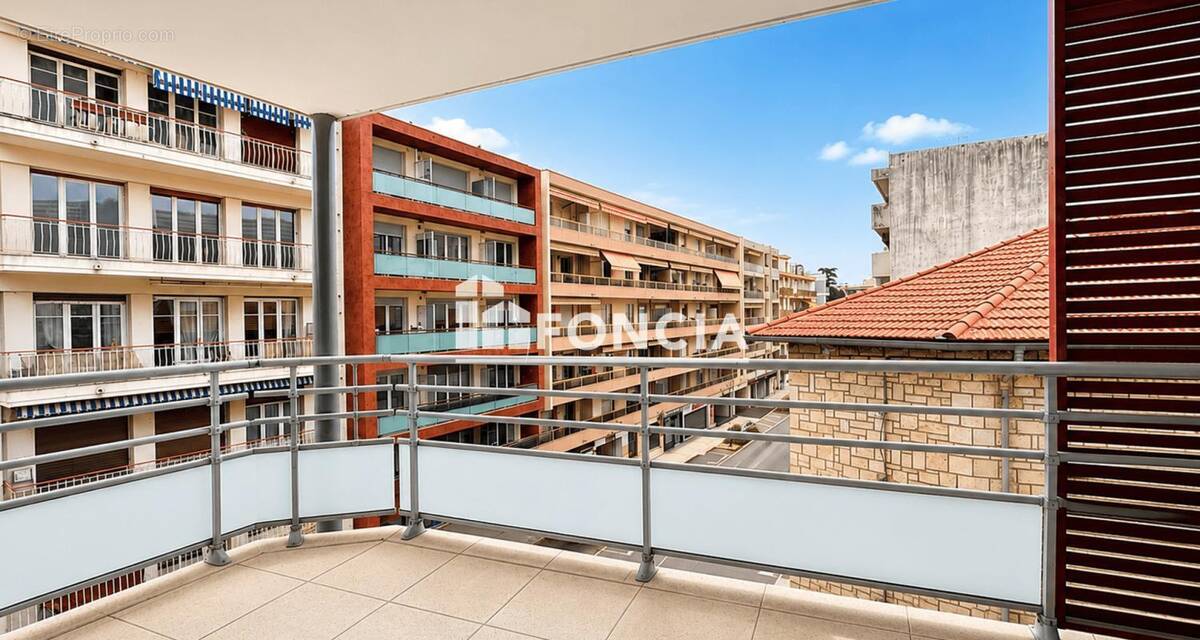 Appartement à SAINT-LAURENT-DU-VAR