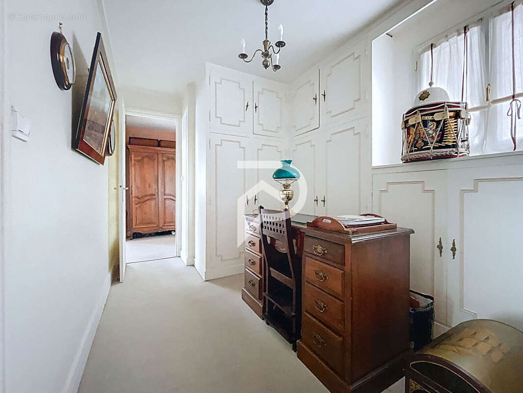 Appartement à COURBEVOIE