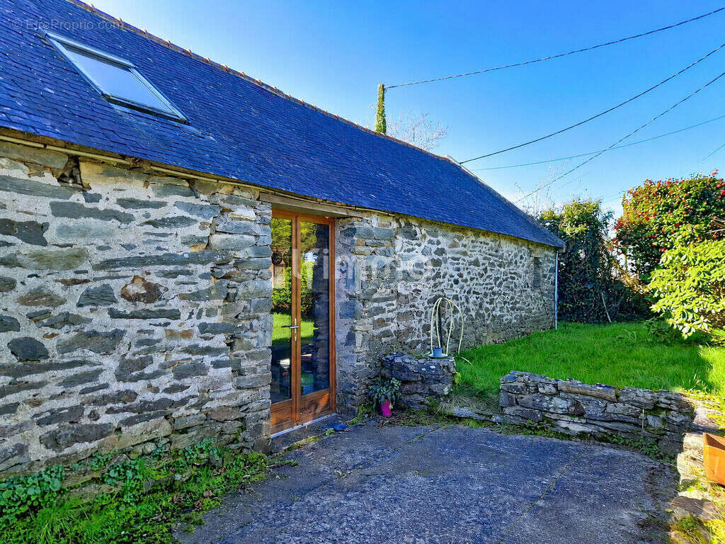 Maison à CAST