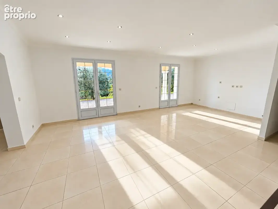La Motte -Villa de 150 m2 - Grand jardin arboré - Terrain piscinable - photo 7