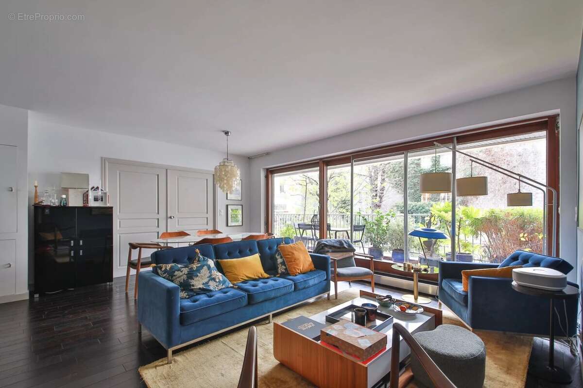 Appartement à PARIS-16E