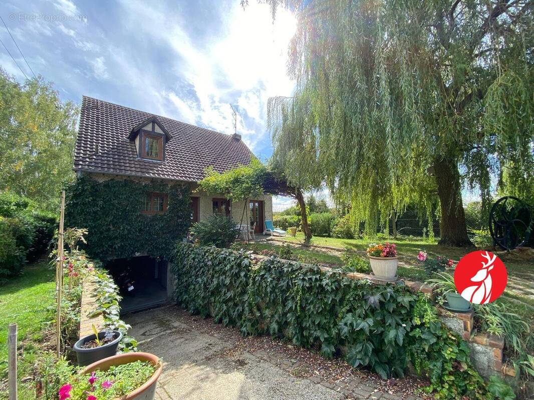 Maison à SAINT-MARTIN-EN-BIERE