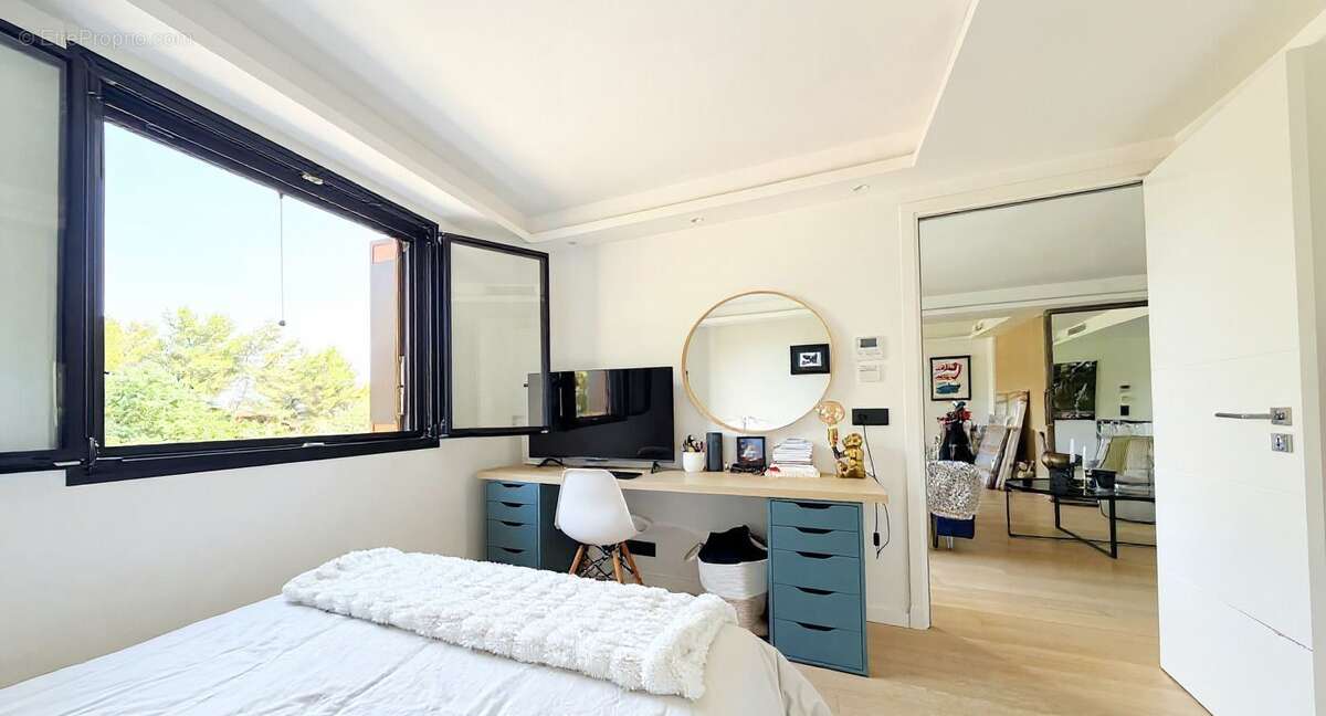  Cannes Croix des Gardes — 5 pièces 82 m² rénové, vue mer - photo 7