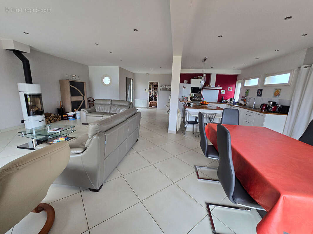 Maison à JOUY-LE-CHATEL