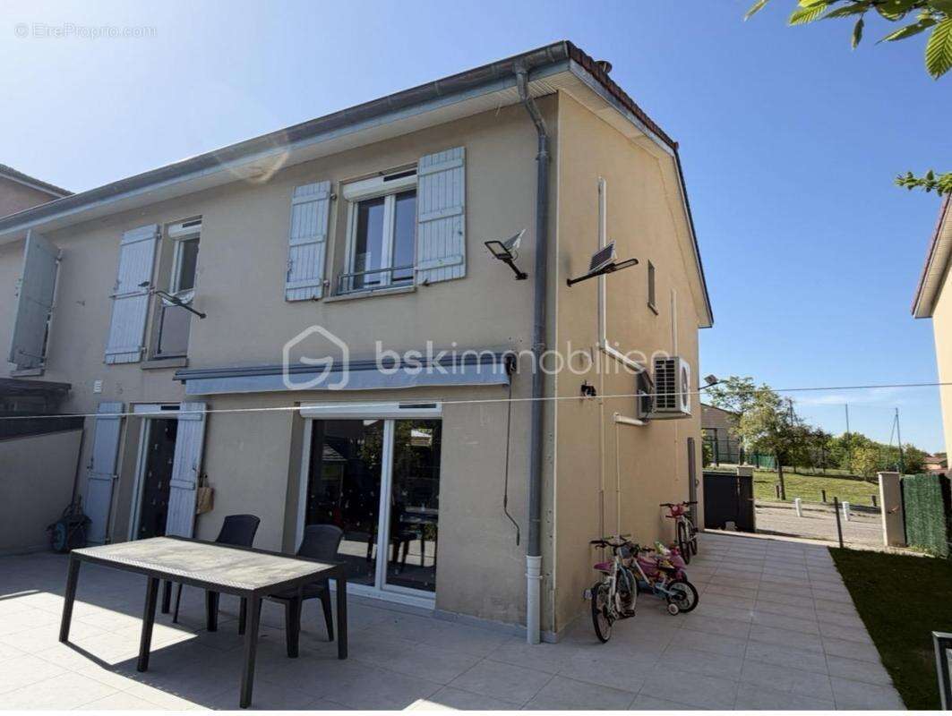 Maison à VILLEFONTAINE