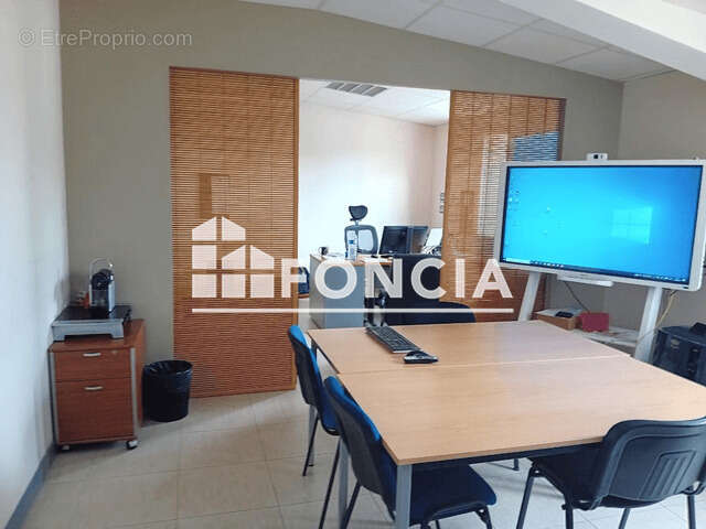 Commerce à BESSINES