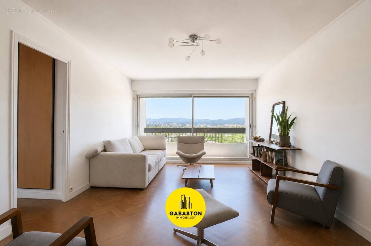 Appartement à MARSEILLE-9E