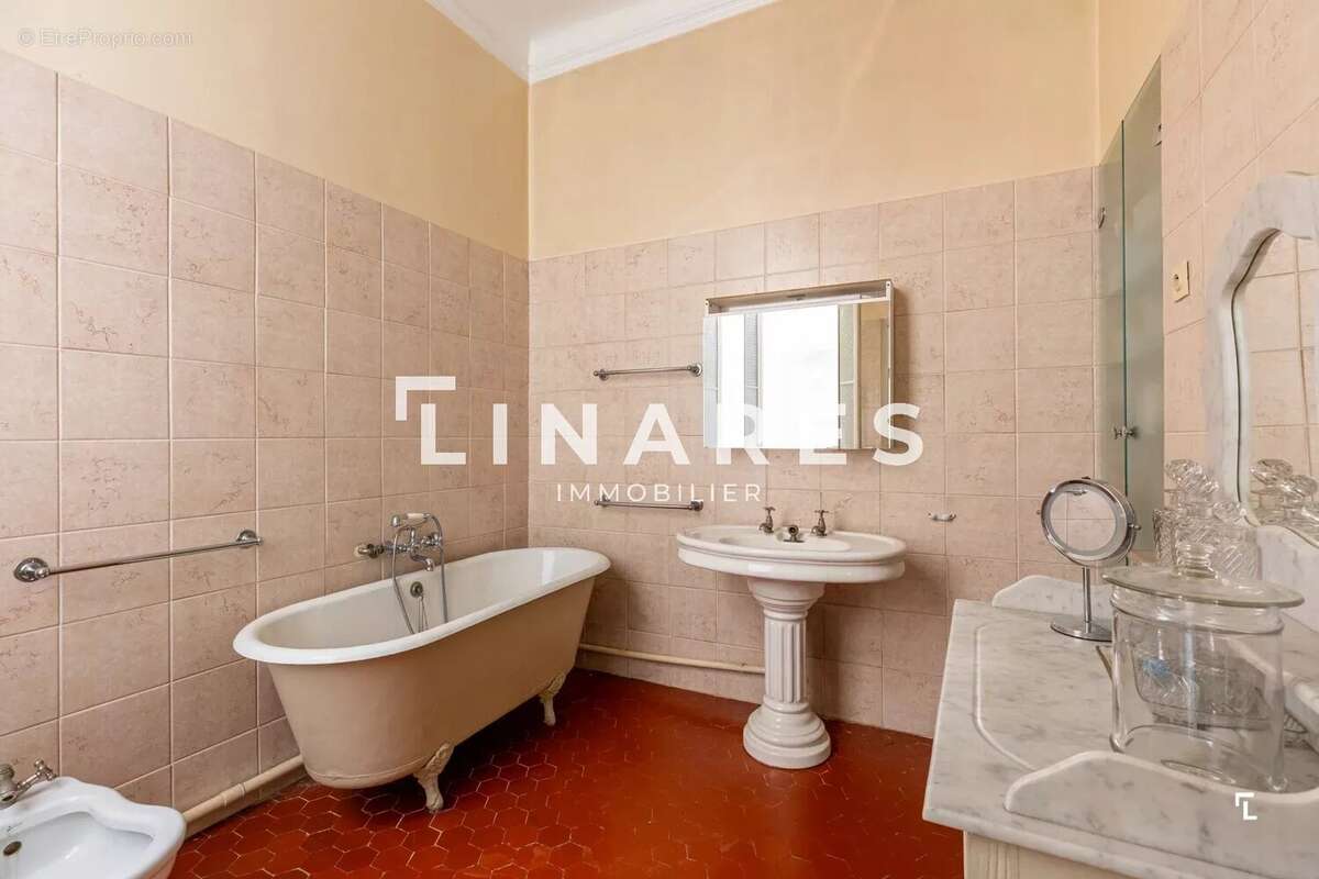Appartement à MARSEILLE-8E