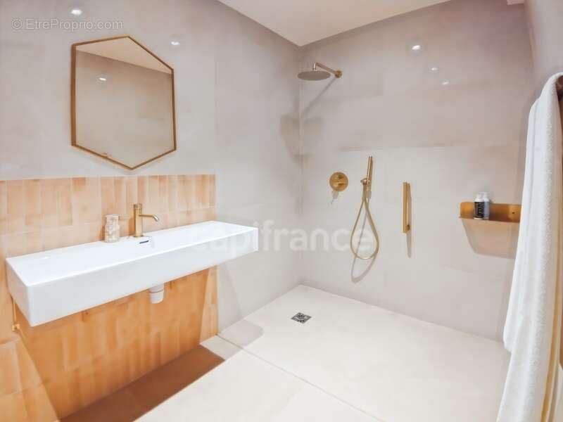 Commerce à LE GRAU-DU-ROI