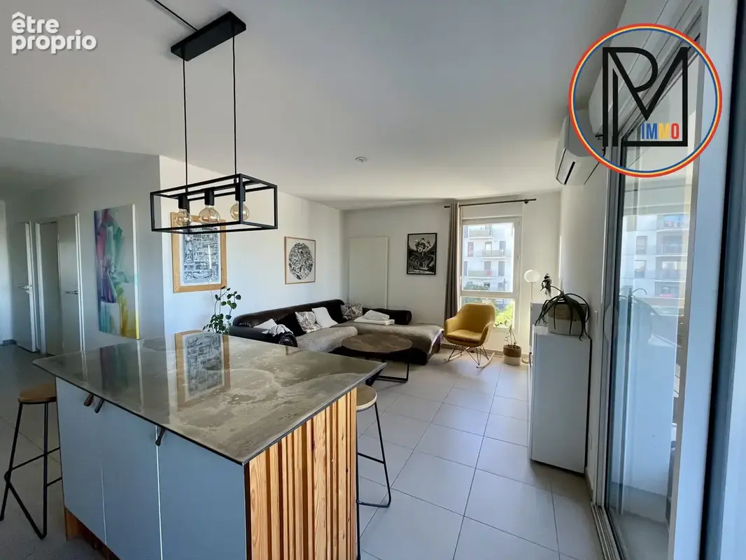 Séjour/ Cuisine de presque 24 m2.