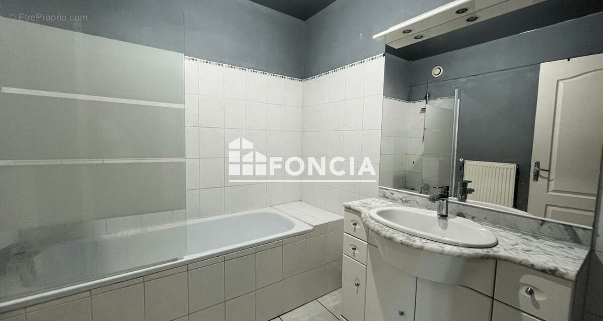 Appartement à LA FERE