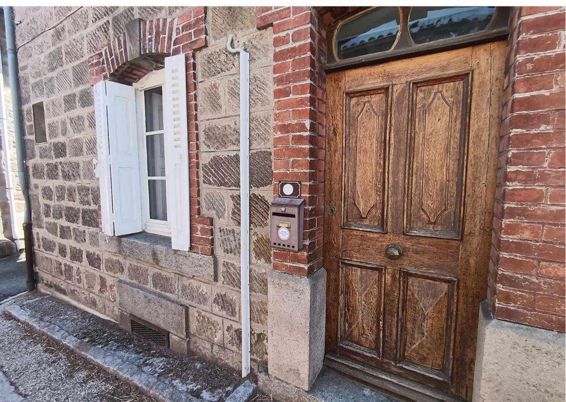 Maison à SAINT-BONNET-LE-CHATEAU