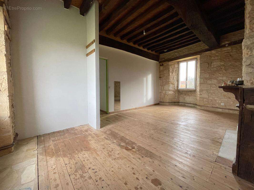 Maison à PRESSIGNAC-VICQ