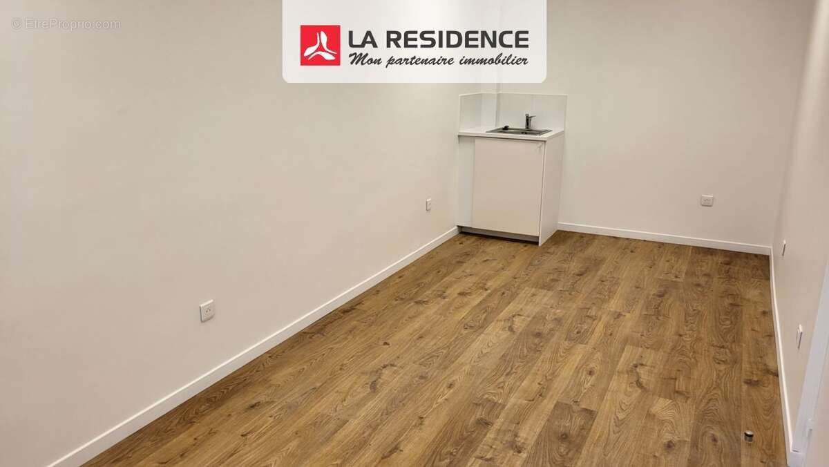 Commerce 130 m² à Plaisir  - photo 4