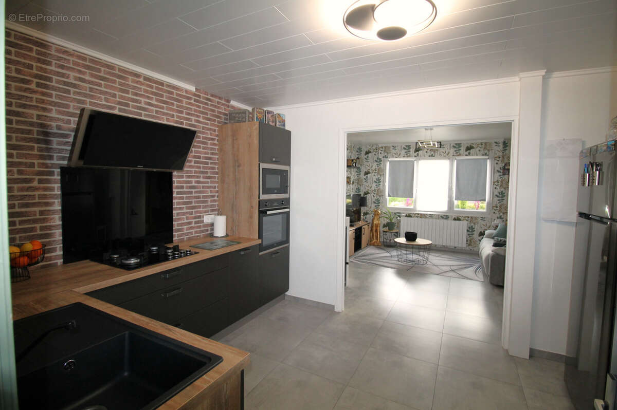 Maison entièrement rénovée - photo 2