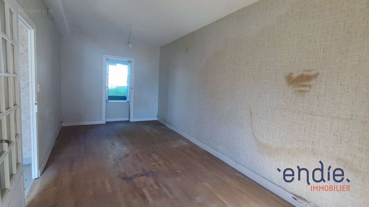 MOLLES Ensemble immobilier de 170m² à rénover - photo 11