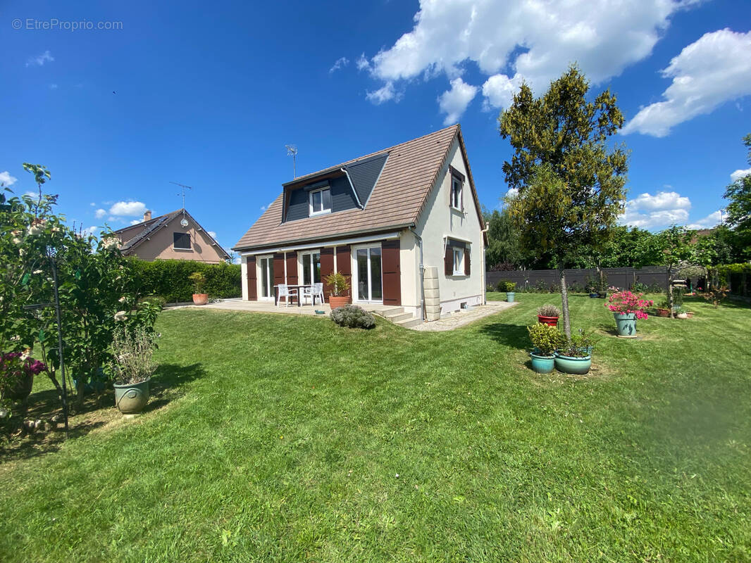 Maison à HOUDAN