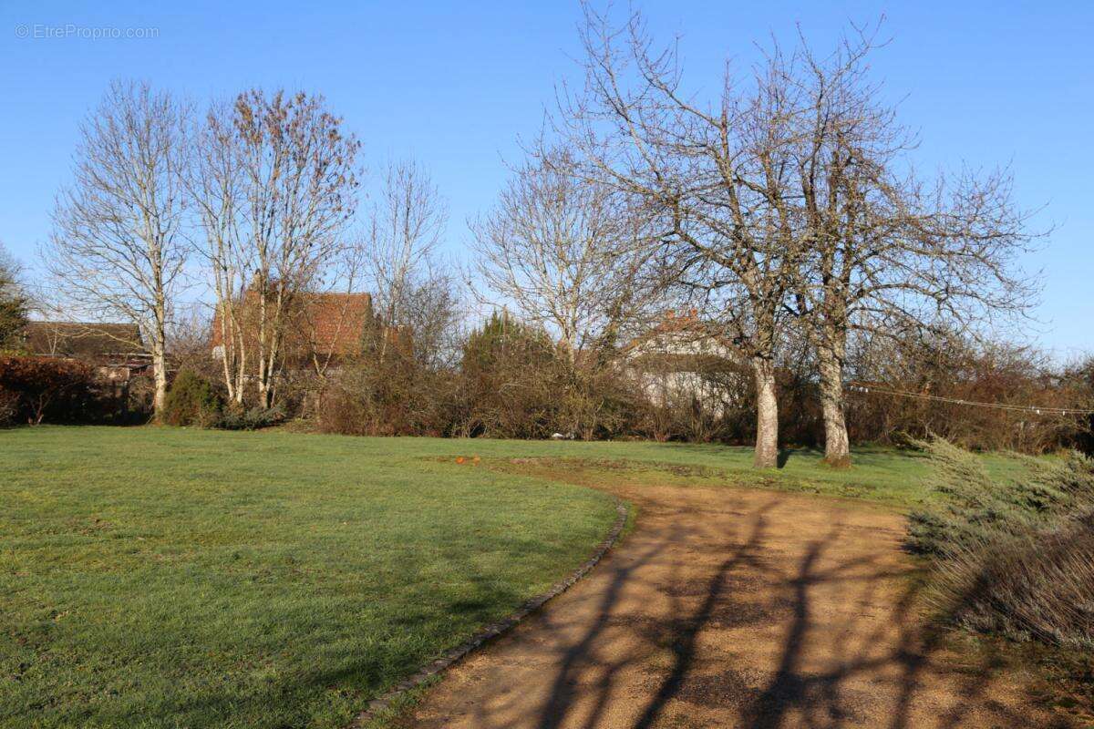 Ancienne fermette rénovée de 160 m² à proximité d'Autun - photo 2