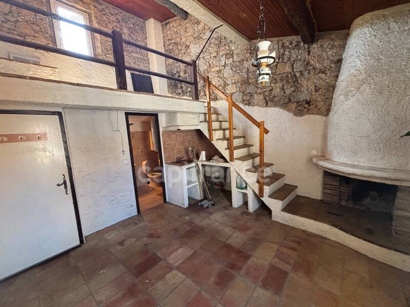 Appartement à SAINT-CEZAIRE-SUR-SIAGNE