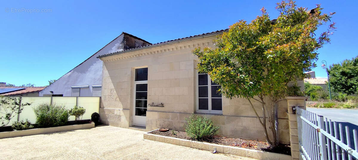 Maison à CHENAC-SAINT-SEURIN-D'UZET