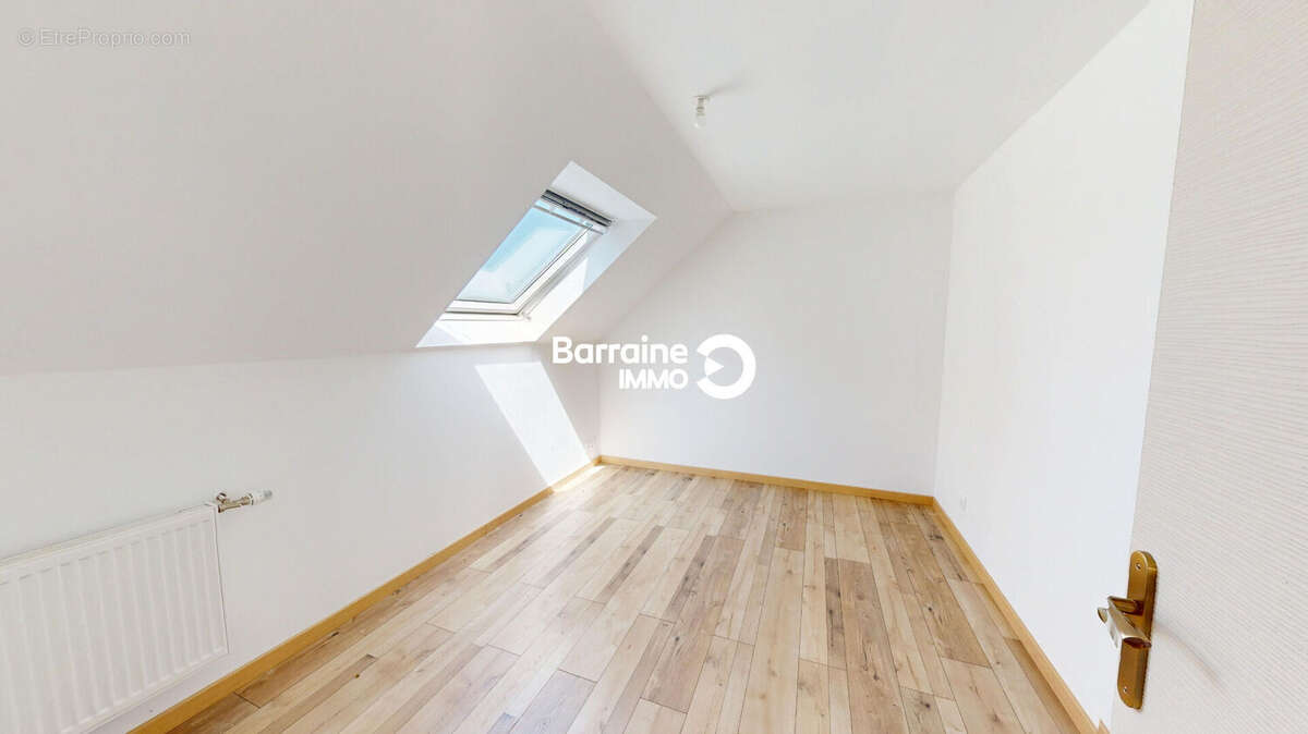 A vendre proche landerneau - tremaouezan maison t6 111m² recente garage jardin - photo 16