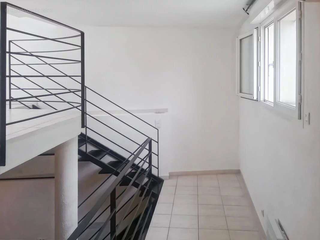 Appartement à VILLENEUVE-LES-AVIGNON