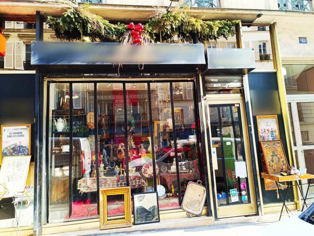 Commerce à PARIS-9E