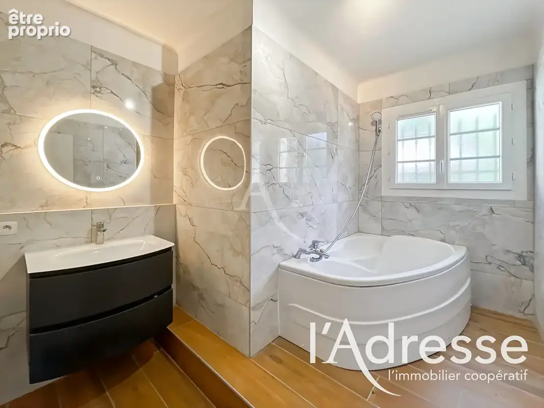 Maison Le Beausset - 6 pièces - 202 m2 - photo 13