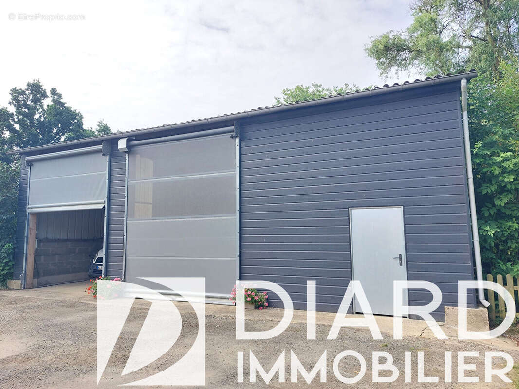 Propriété 201 m² , dépendances et plan d'eau - photo 11