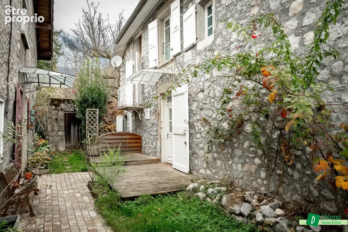 Maison atypique au coeur du village - photo 3