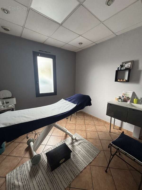 Commerce à LES HERBIERS